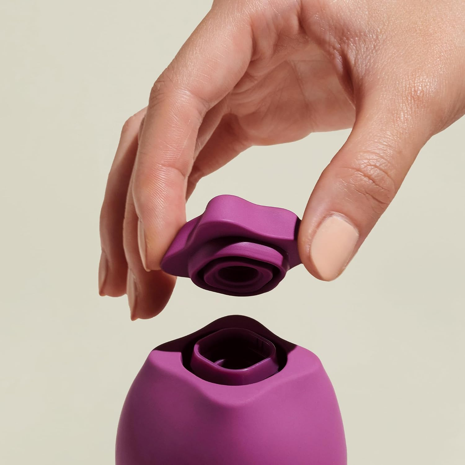Smile Makers the Poet Clitoral Suction Toy image number 2