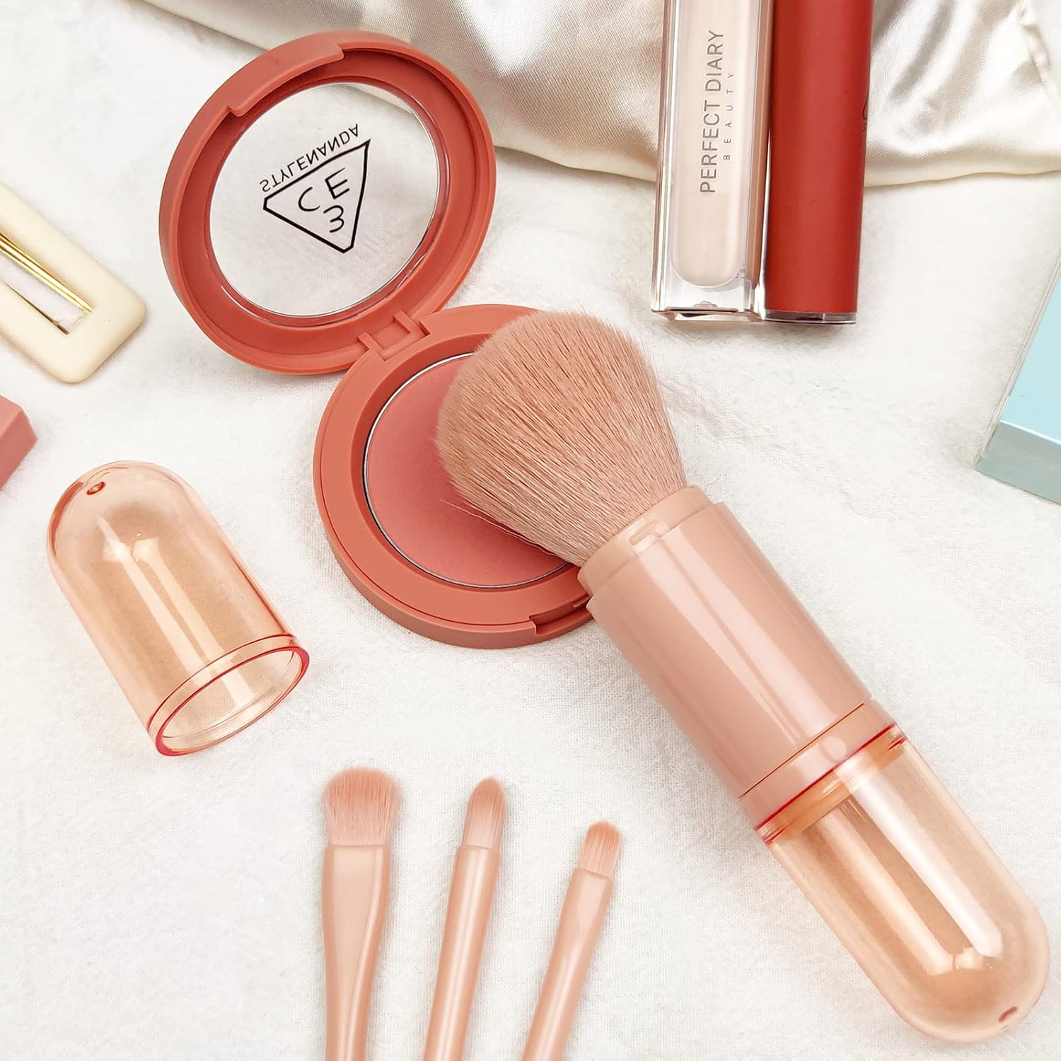 Travel Makeup Brushes Set: 4 in 1 Mini Cute Makeup Brush Retractable Professional Foundation Blending Powder Eye Shadow Brush for Women Facial Cosmetics Makeup Brush Set image number 3