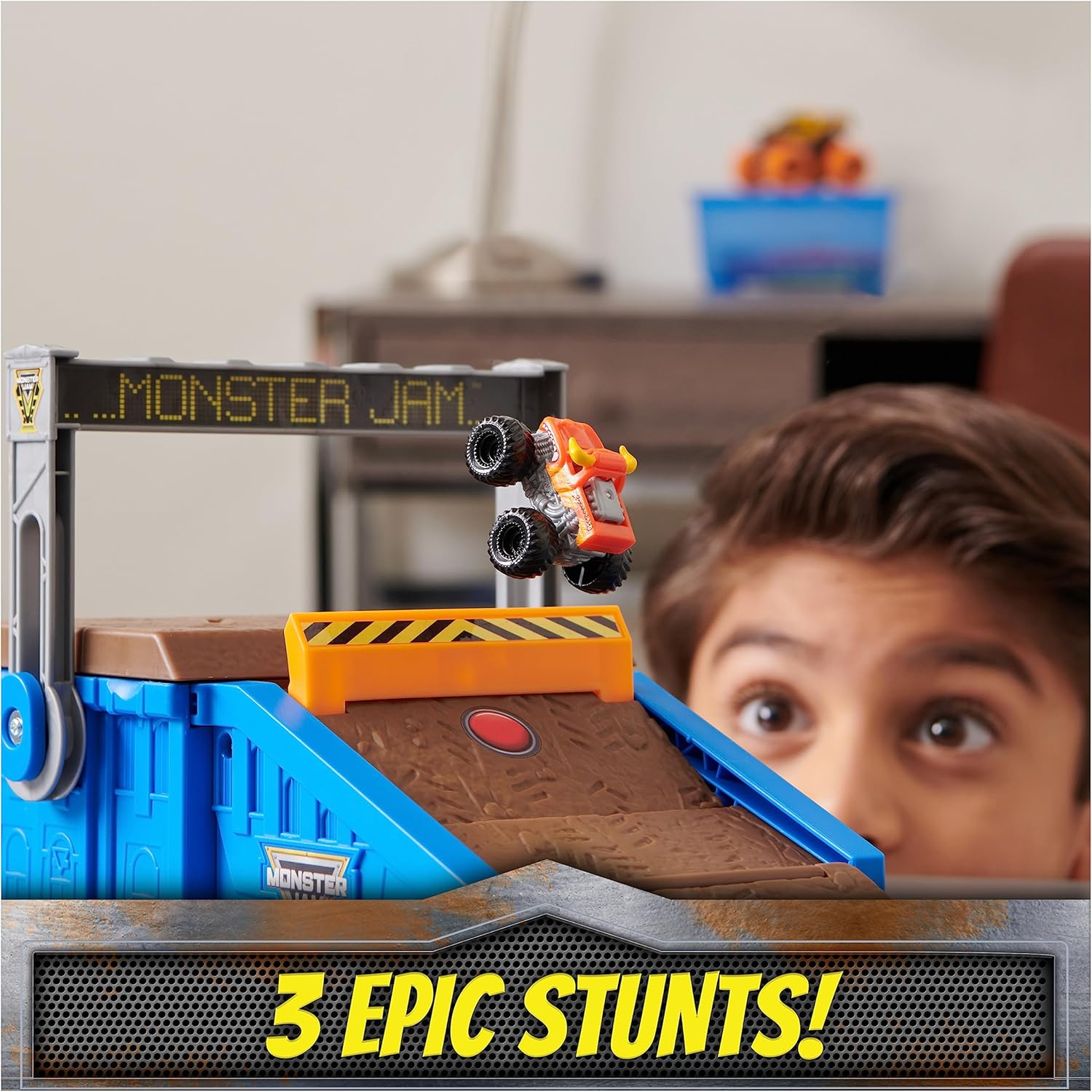 Monster Jam Mini Freestyle Flip Arena Playset and Storage with 2 Mini Trucks, Kids Toys for Boys and Girls Ages 3 and Up - Mini Megalodon Race And Chomp Playset image number 5