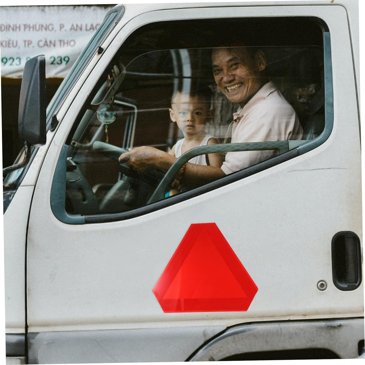 Amosfun 2Pcs Emergency Reflective Triangle Safety Signs Vehicle Warning Boards for Roadside Visibility and Accident Prevention image number 3