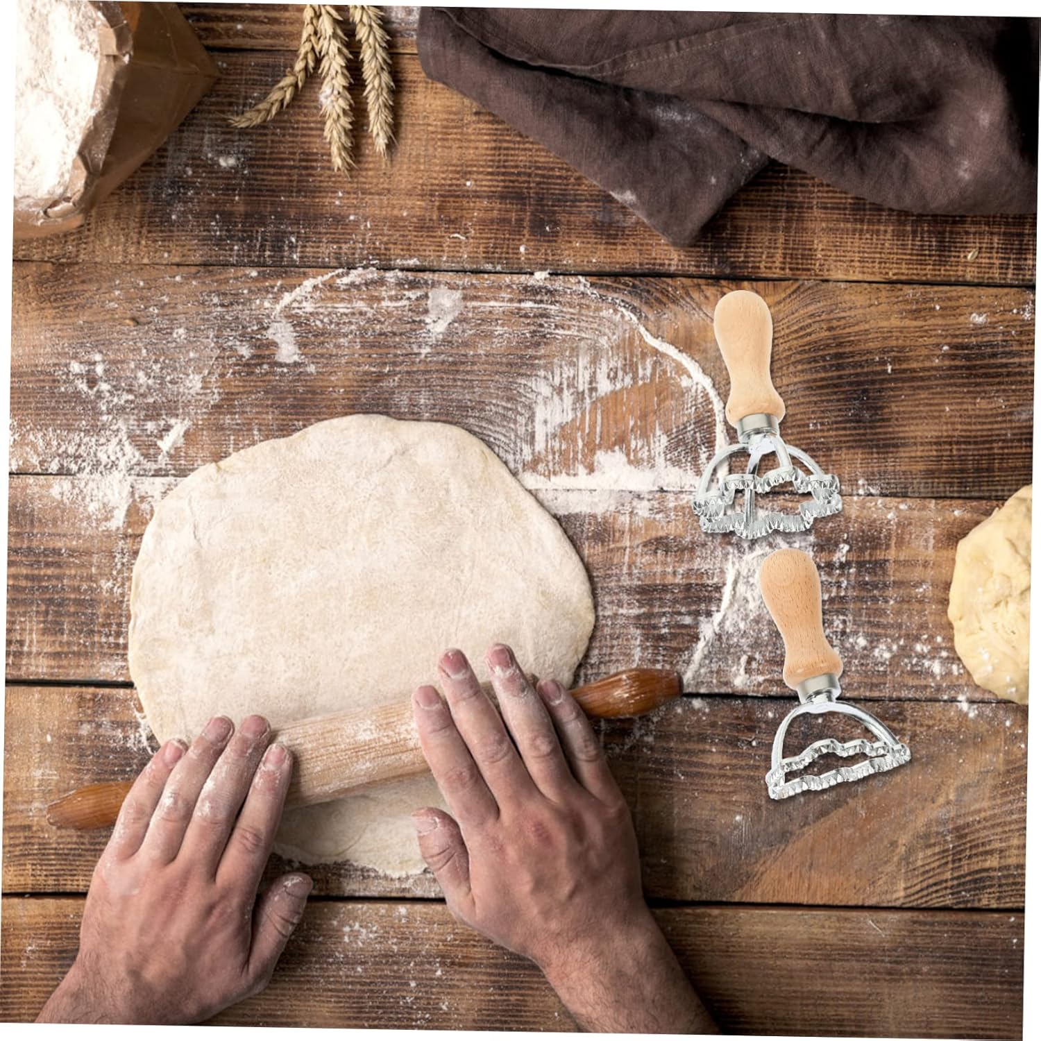 2Pcs Zinc Alloy Cookie Cutters Dumpling Cutter X-Mas Themed for Christmas Treats for Household Kitchen Supply image number 3