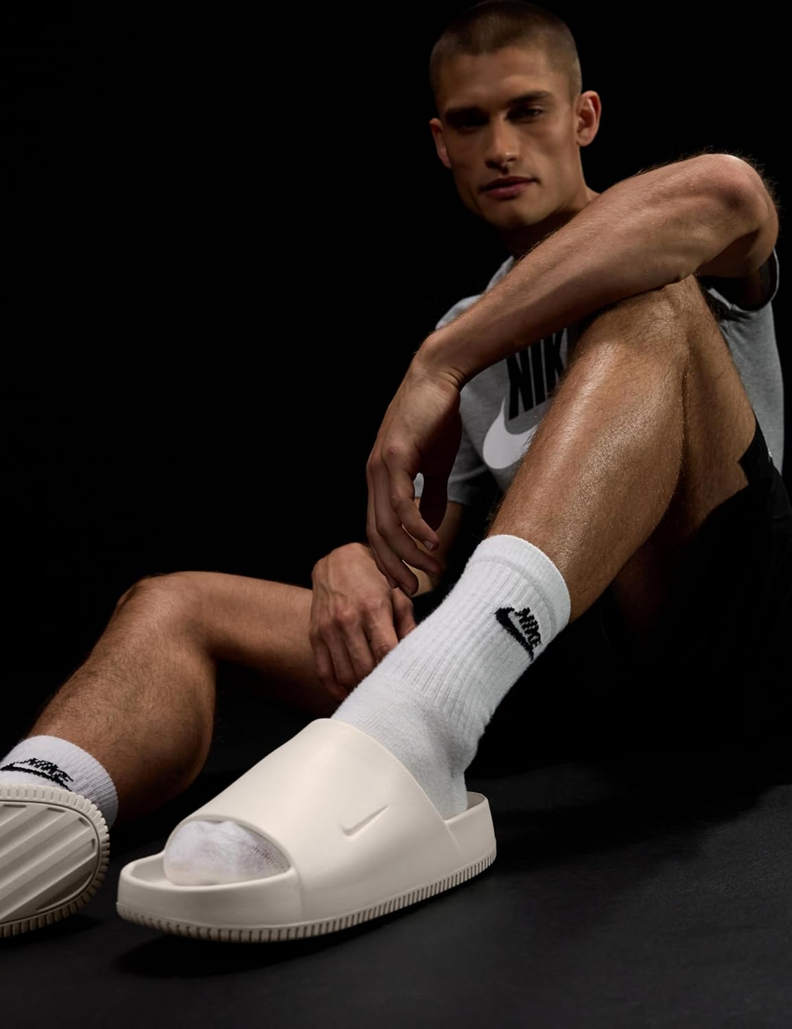 NIKE Men'S Calm Sneaker image number 5