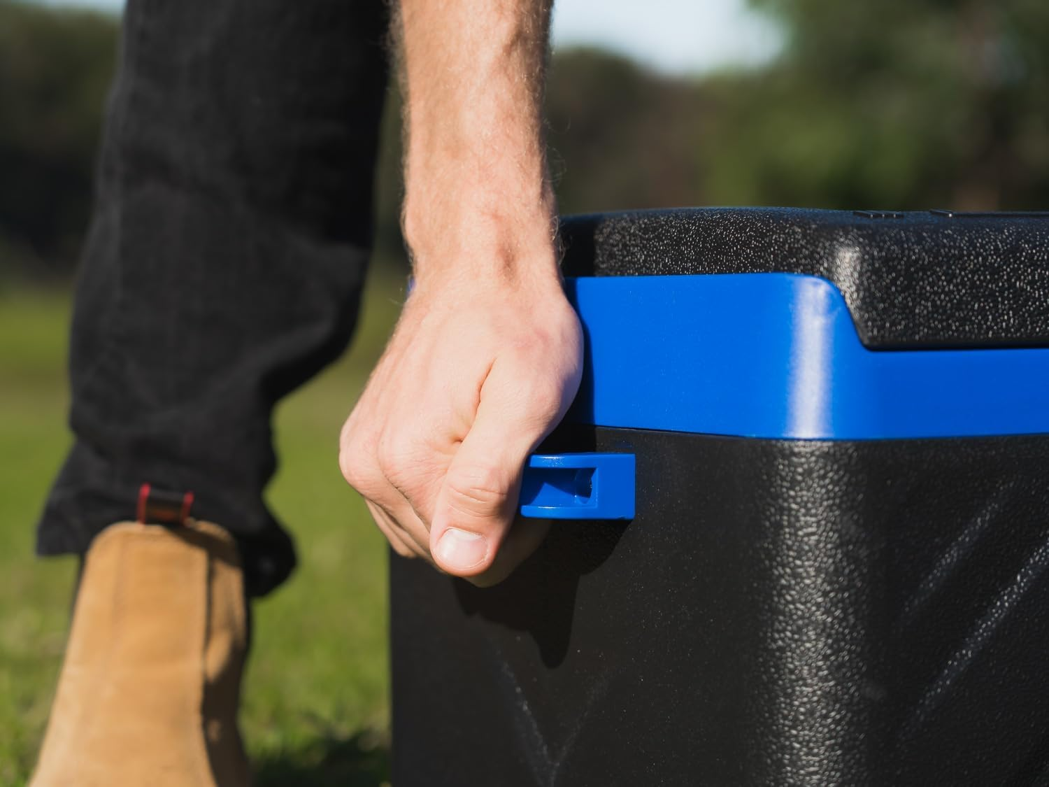 Kings Escape 20 Portable Camping Fridge/Freezer | 12V & 24V | Fits 30 Cans | Digital LED Display | Reversible Lid image number 4