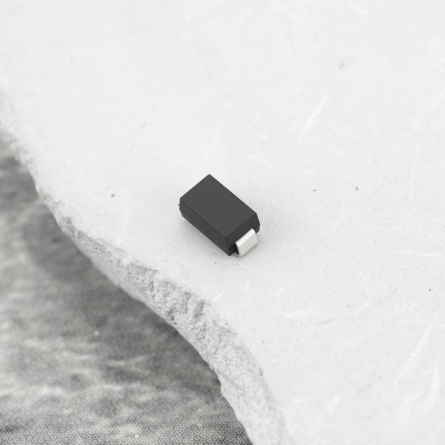 VGOL 100Pcs SMD SMAJ5.0A TVS Diodes Unidirectional Channel 400 Watt 5 Volt for Automotive Electronics Instrumentation