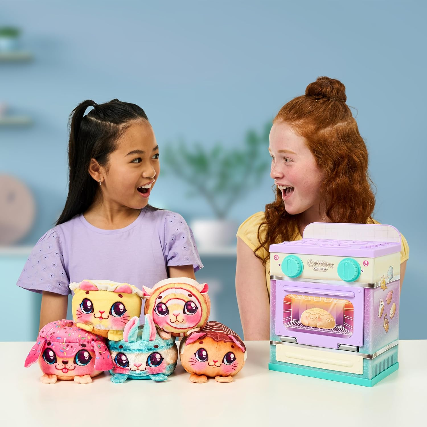 Cookeez Makery Lil' Bakez Oven, Mix the Dough and Make a Scented Surprise Pet in the Form of a Deliciously Scented Plush Toy, 6 Different Scented Plush Friends to Make, Bake and Collect image number 5