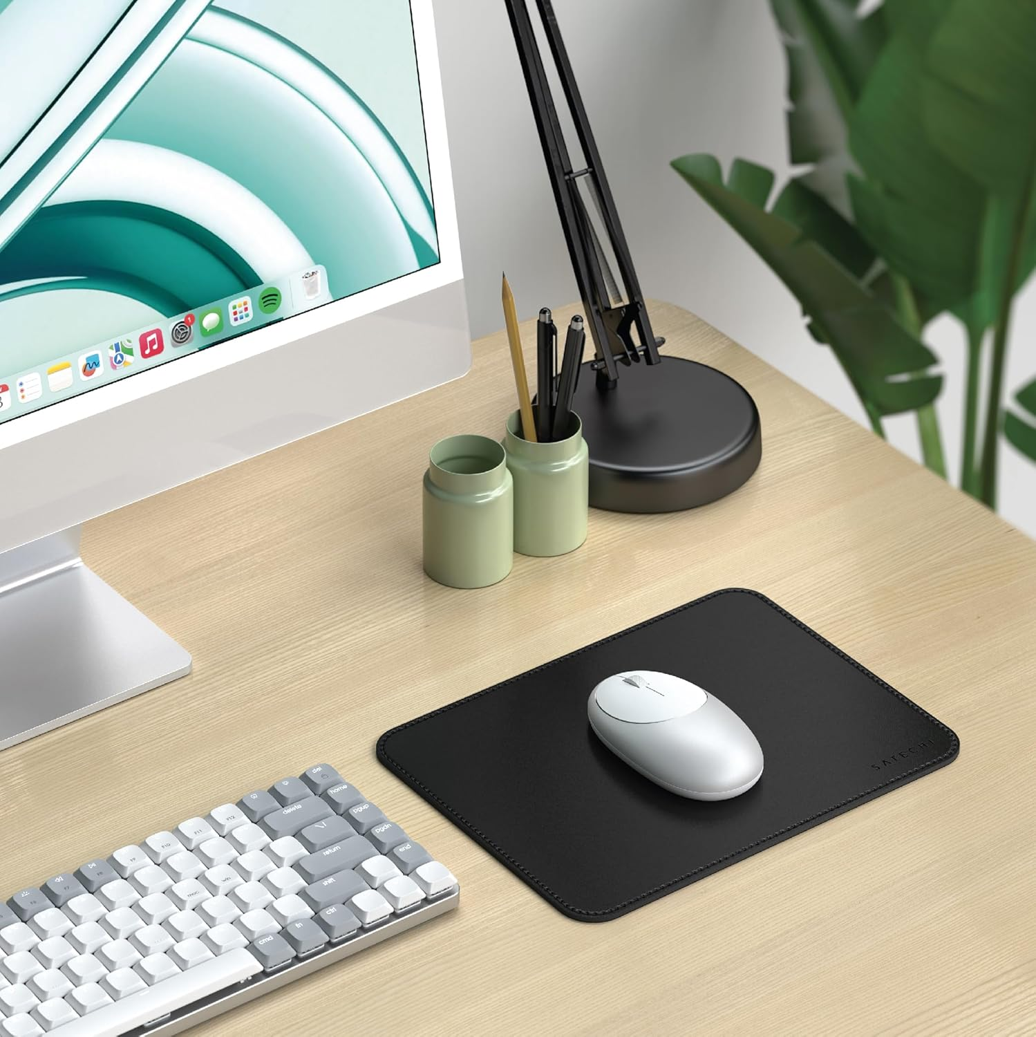 Satechi Vegan-Leather Mouse Pad - Ergonomic Mouse Pad, Reversible, Scratch and Water Resistant, Easy to Clean - Desk Mouse Pad for Office and Home, 24.9 Cm X 19.05 Cm X 0.36 Cm &ndash; Black - Blue image number 7
