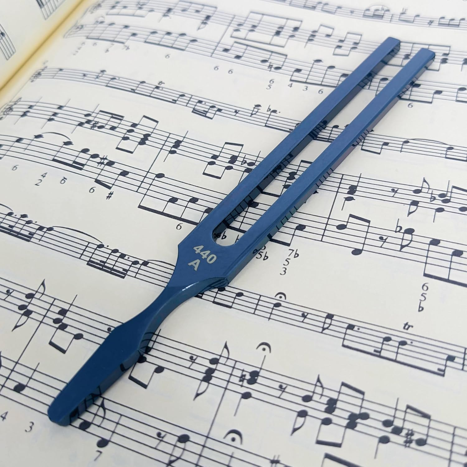 Ragg Tuning Forks A440 John Walker Tuning Fork Manufactured by in Sheffield, England. Standard Orchestra Pitch A440Hz. Tuning Fork for Tuning Violins, Pianos, Guitars and Other Musical Instruments image number 3