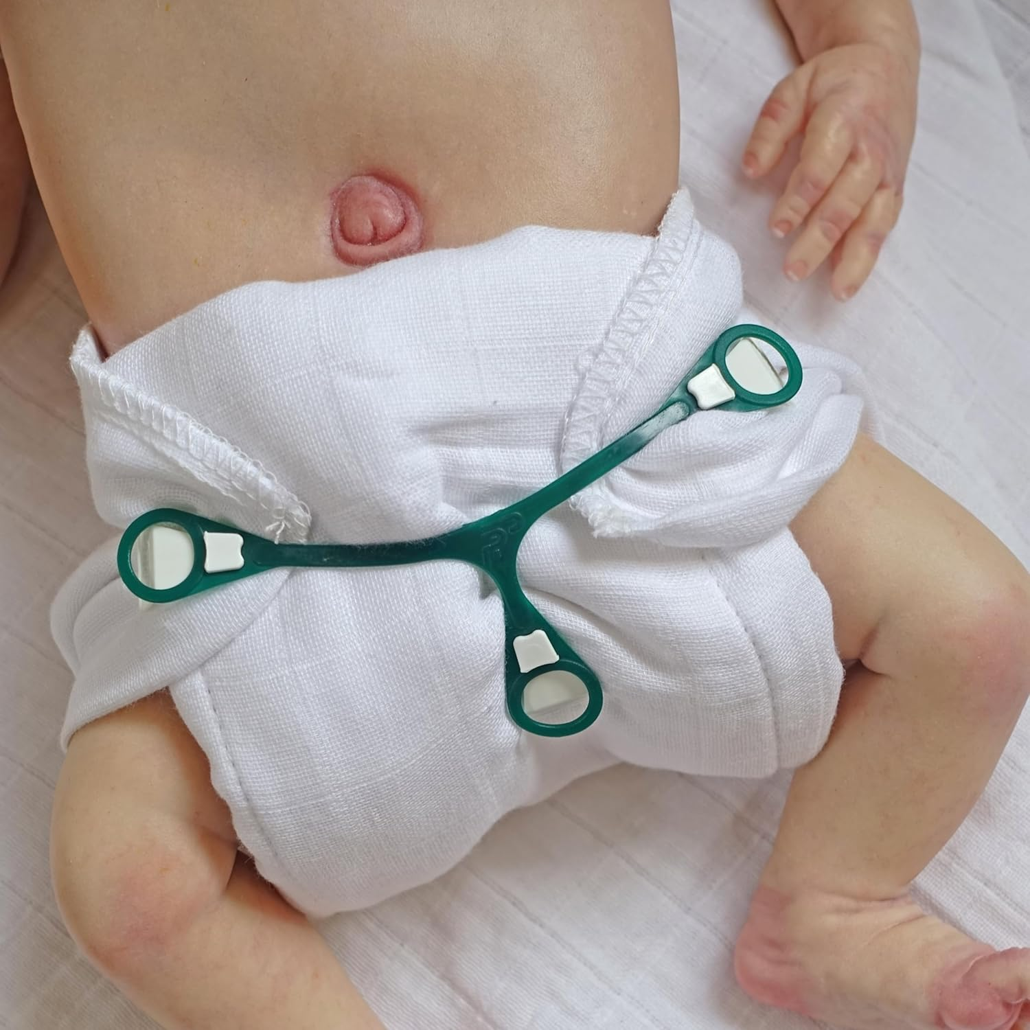 Muslinz 6 Pack Prefold Muslin Nappies White (Size 2) image number 1