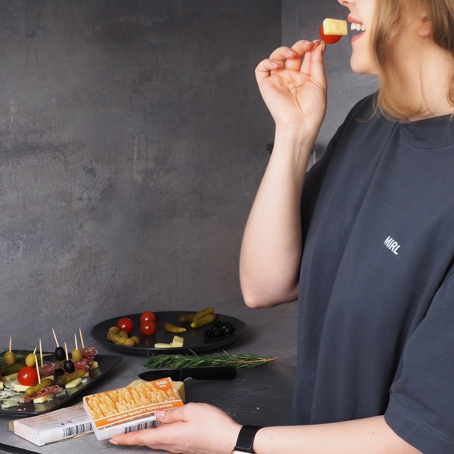 1000 Pieces Premium Bamboo Wooden Toothpicks - for Personal Hygiene, Disposable Appetizer Skewers, Cocktail Sticks or Arts & Crafts - by Mobi Lock image number 4