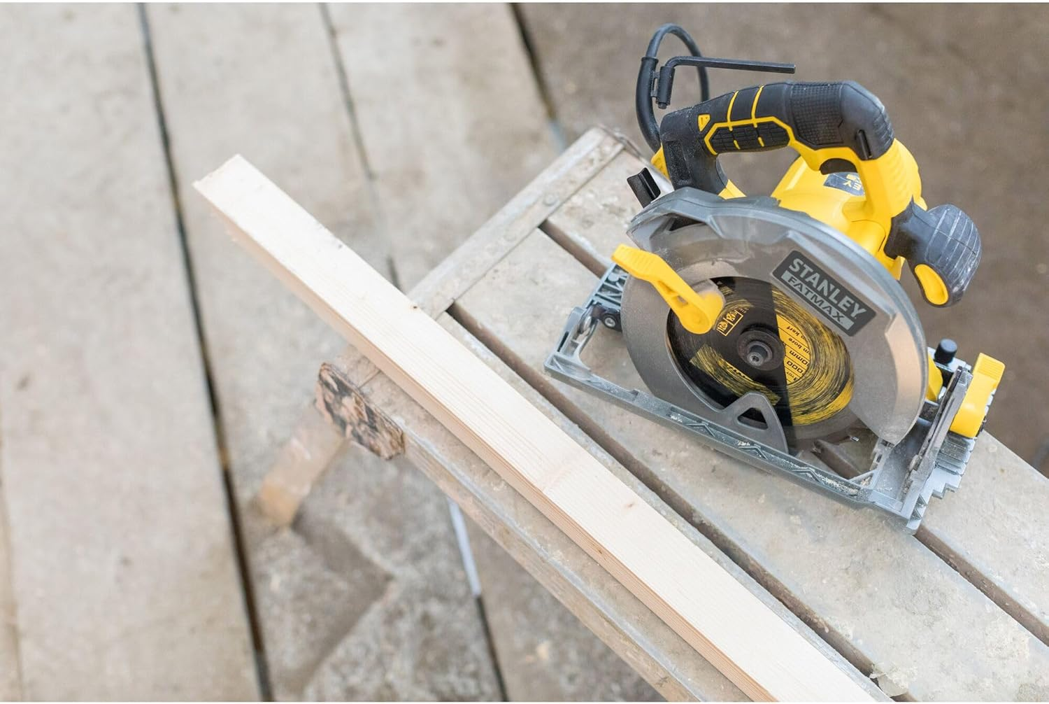 STANLEY FATMAX | 1650W 190Mm Circular Saw - 1650W Motor, 8-Tooth TCT Blade for Quality Cutting Performance, up to 66Mm Cut Depth, Quick Bevel Adjustment, Pivoting up to 55&deg;, Vacuum Hose Connection