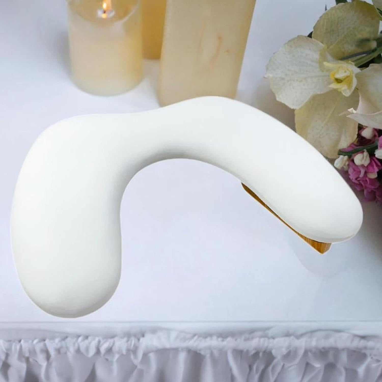 Eigell Nail Arm Rest Cushion Manicure Hand Rest Portable U Shape Practical Holder Stand Pad for Personal Travel Home DIY Holiday, White - White image number 3