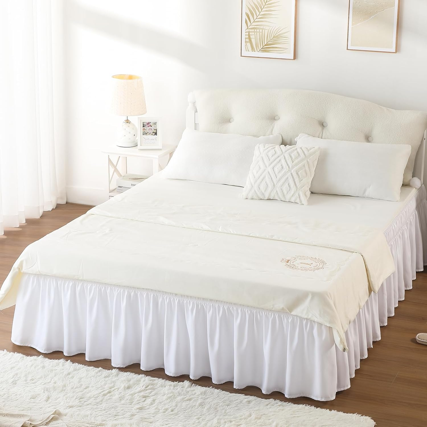 Bed Skirt Queen Size White Bed Skirt 14 Inch Drop, Wrap around Elastic Adjustable Bedskirt, Dust Ruffle for Bed Frame & Box Spring Soft Durable Fabric Machine Washable Easy to Install