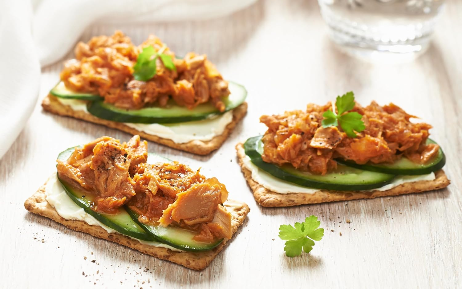 John West Light Onion and Tomato Tuna Tempters Canned Food 98% Fat Free 95 G image number 1