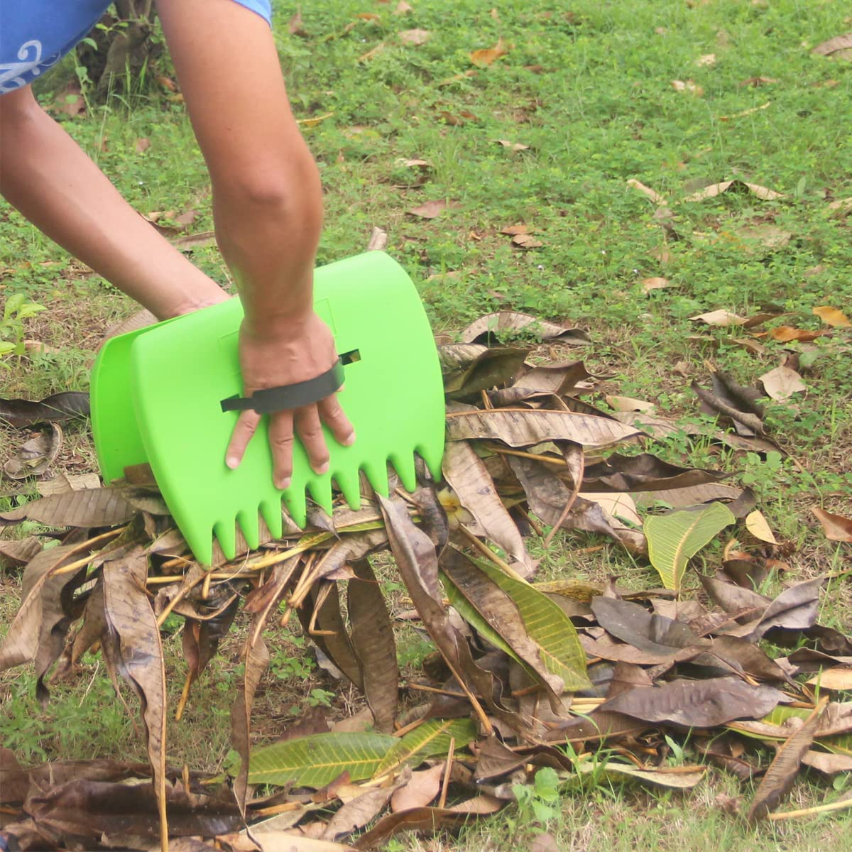 Skycabin Garden and Yard Leaf Scoops,Plastic Grass Scoop,Hand Leaf Rakes Gifts for Mom,Dad,Kids and Leaf Collector for Picking up Leaves, Clippings, Grass (Set of 2)