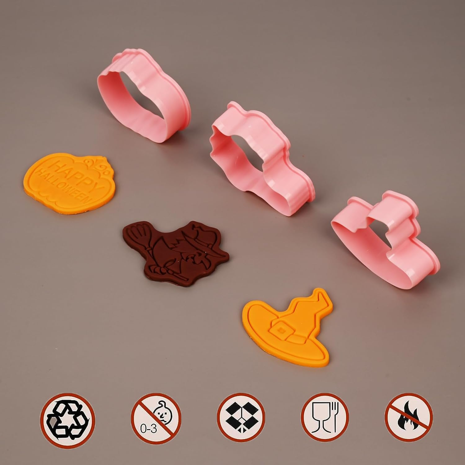 Sakolla 16 Pcs Halloween Cookie Cutters, 3D Cookie Cutter with Plunger Stamp, Halloween Cookie Molds -Ghost, Bat, Pumpkin, Cat, Castle,Tombstone, Witch, Spider, Skull, Etc. image number 4