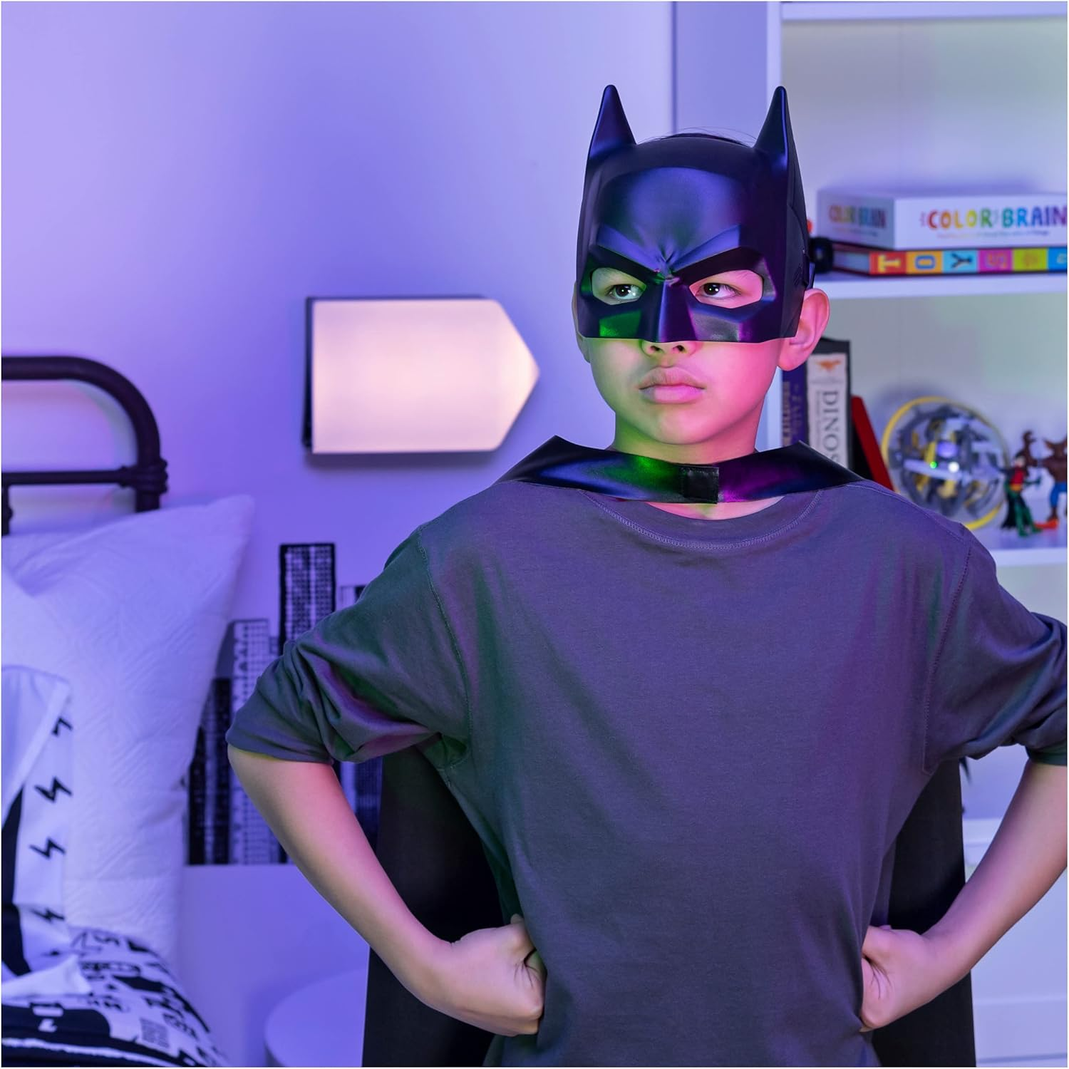 DC Comics, Batman Cape and Mask Set, Super Hero Costume Accessories, Kids&rsquo; Roleplay for Boys and Girls Aged 3+ image number 1