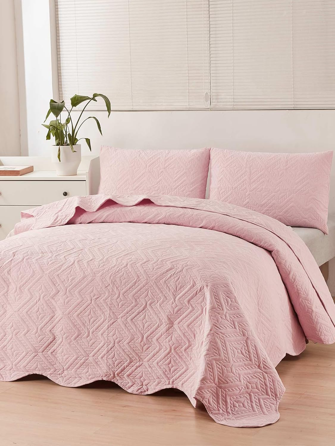 Techshining 3 Piece Bedspread Coverlet Set - Lightweight Microfiber & Cotton Fill, Reversible Pink Quilt with Pillow Shams for Twin, Full, Queen, King (Queen) image number 2