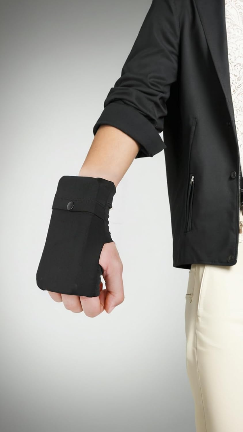 Adjustable Cell Phone Armband with Reflective Logo, Non-Slip Knitted Cloth for Running, Walking, Hiking, and Cycling Black Wrist Bag image number 5