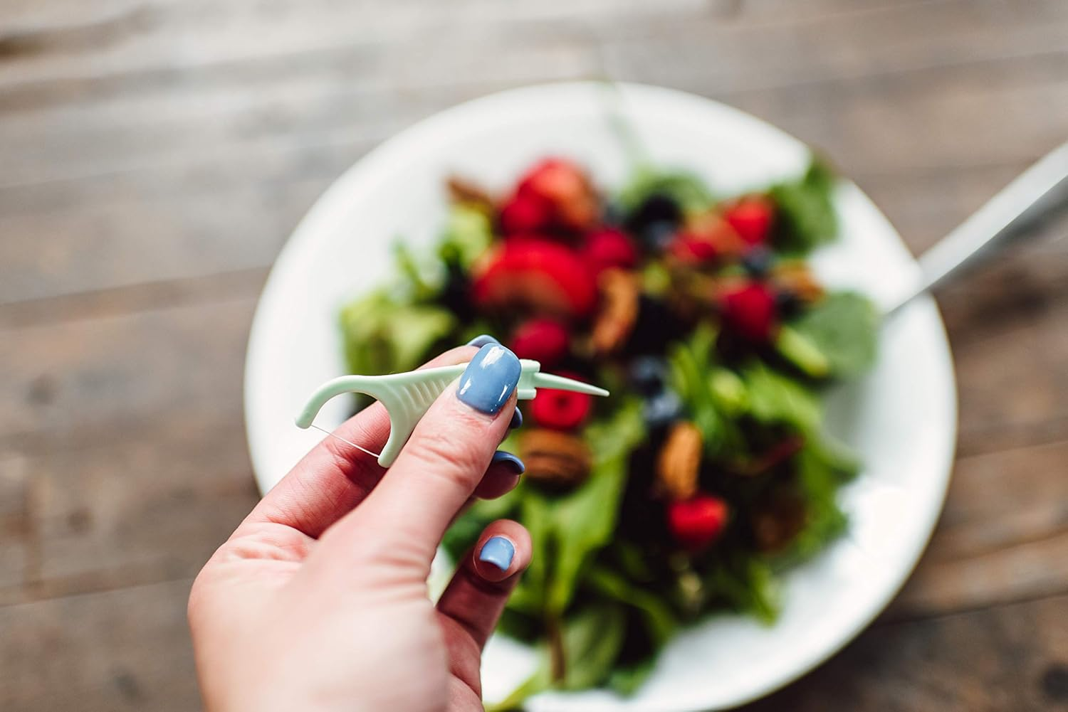 Plackers Micro Mint Dental Floss Picks, Made with Super Tuffloss&reg;, Protected Fold Away Pick, Easy to Use, Cool Mint, Green, Individually Wrapped, 500 Count image number 4