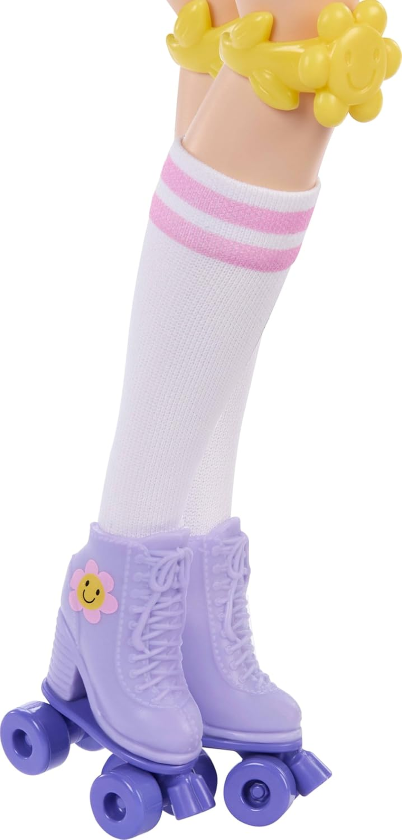 Barbie Dream Besties Doll and Accessories, Renee Posable Roller Skating Fashion Doll with Black Hair, 12 Video & Food Themed Pieces image number 4