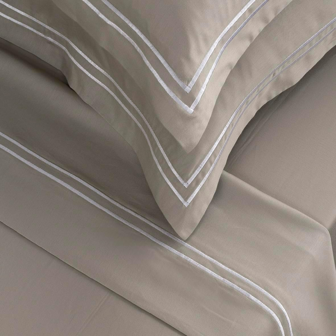 Pure Cotton 3-Piece Double Bedding Set - Duvet Cover 260 X 240 Cm & 2 Pillowcases 63 X 63 Cm - 100% Cotton Satin, 80 Thread Count, 120 GSM - Oeko-Tex Certified - Silhouette - White/Taupe
