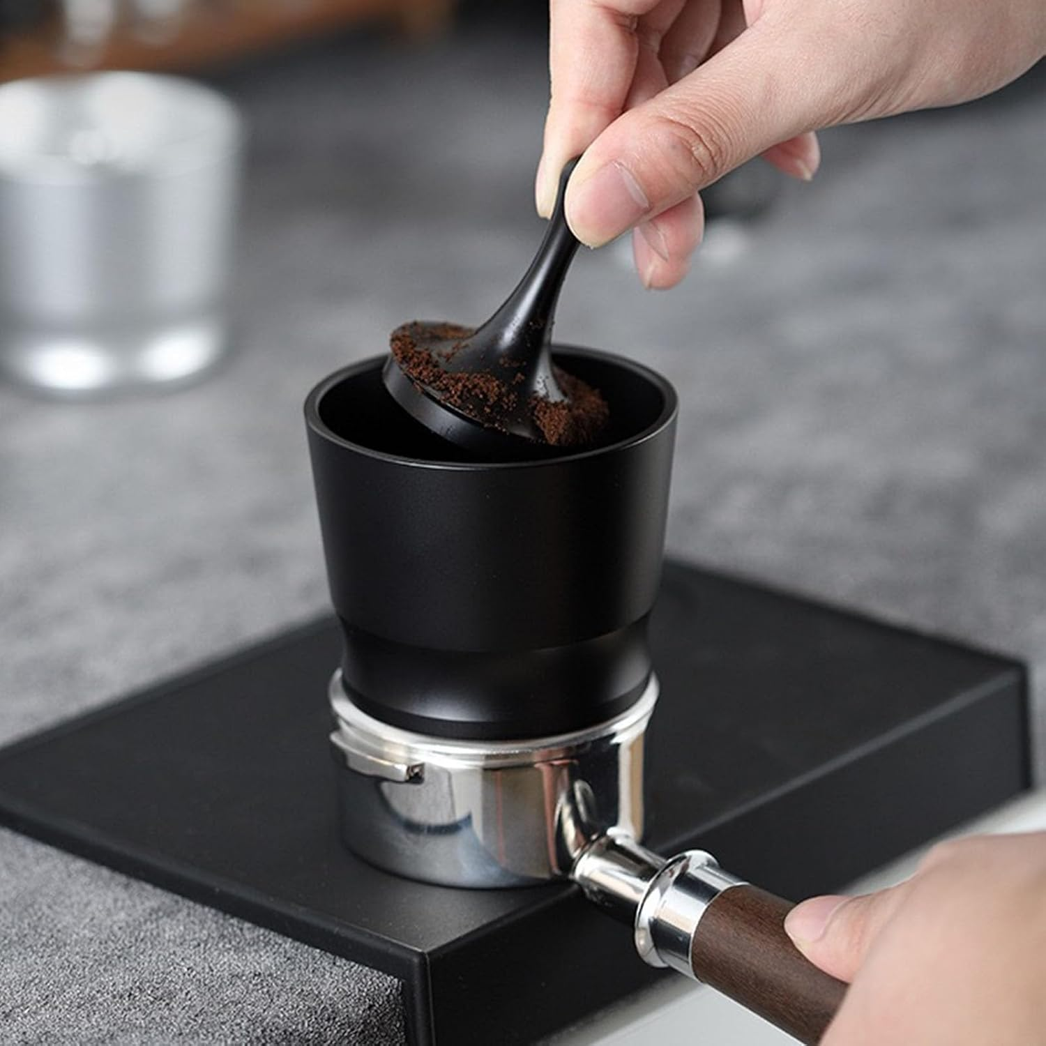 58Mm Coffee Blind Shaker, Press Aluminum Alloy anti Flying Powder Cup, Ergonomic Coffee Dosing Rings, Espresso Powder Receiver Cup for 51Mm 53Mm 58Mm Portafilter (Black) - Black image number 3