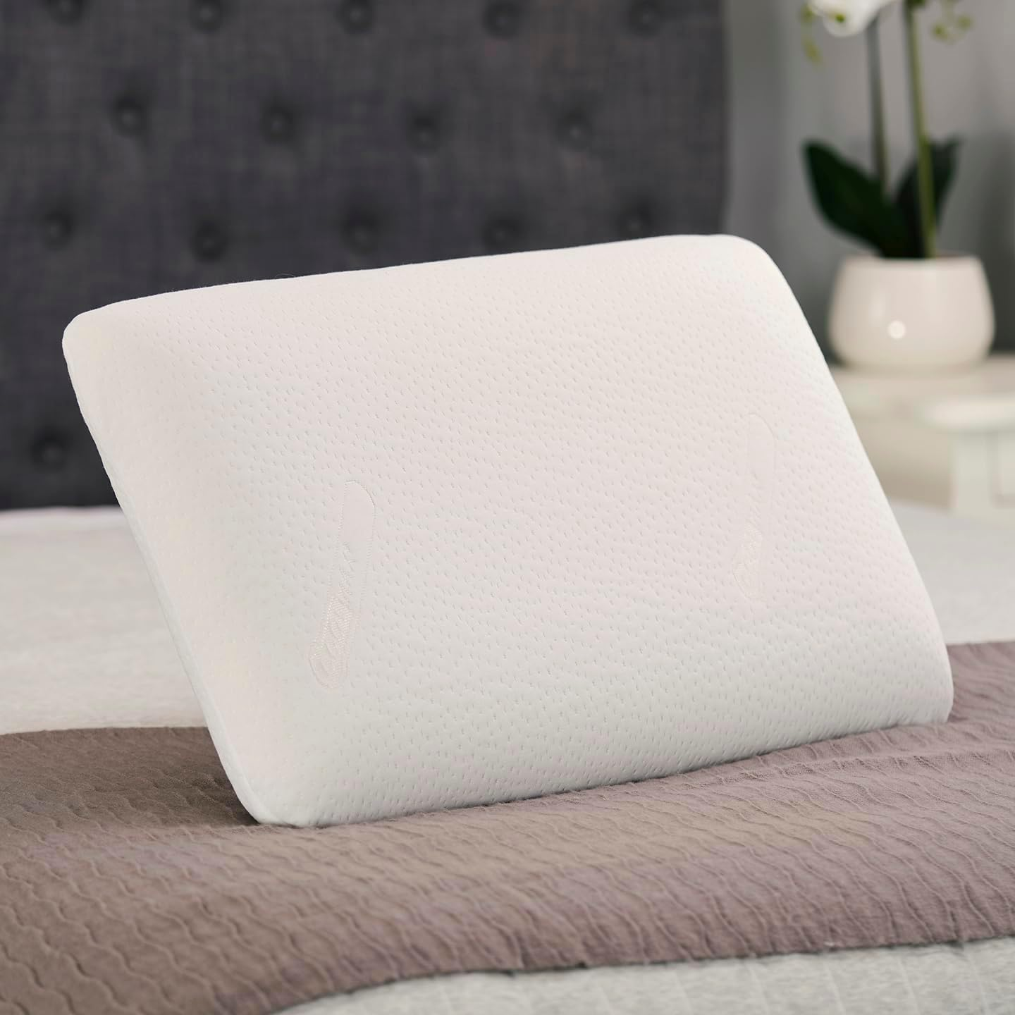 Tontine Comfortech Coolmax Memory Foam Pillow &ndash; Medium Height, Softness & Support, Washable & Removable Moisture-Wicking Cover, Anti-Microbial Protection, Hypoallergenic for Restful Sleep image number 3