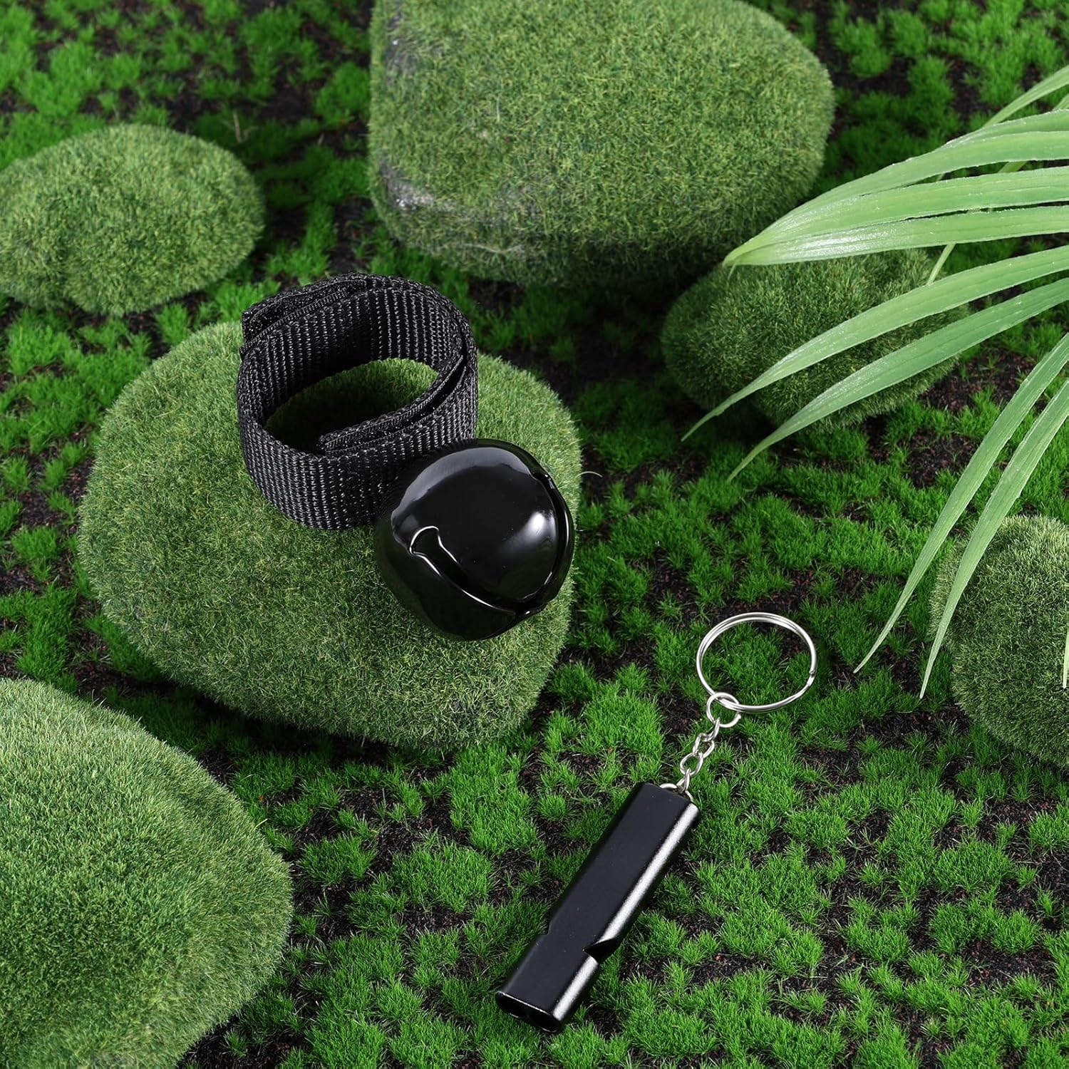 Bear Bells with Whistle, Loud Bear Bell Emergency Whistle Bear Bells Carabiner for Hiking Camping Outdoor Fishing Climbing Mountain image number 5