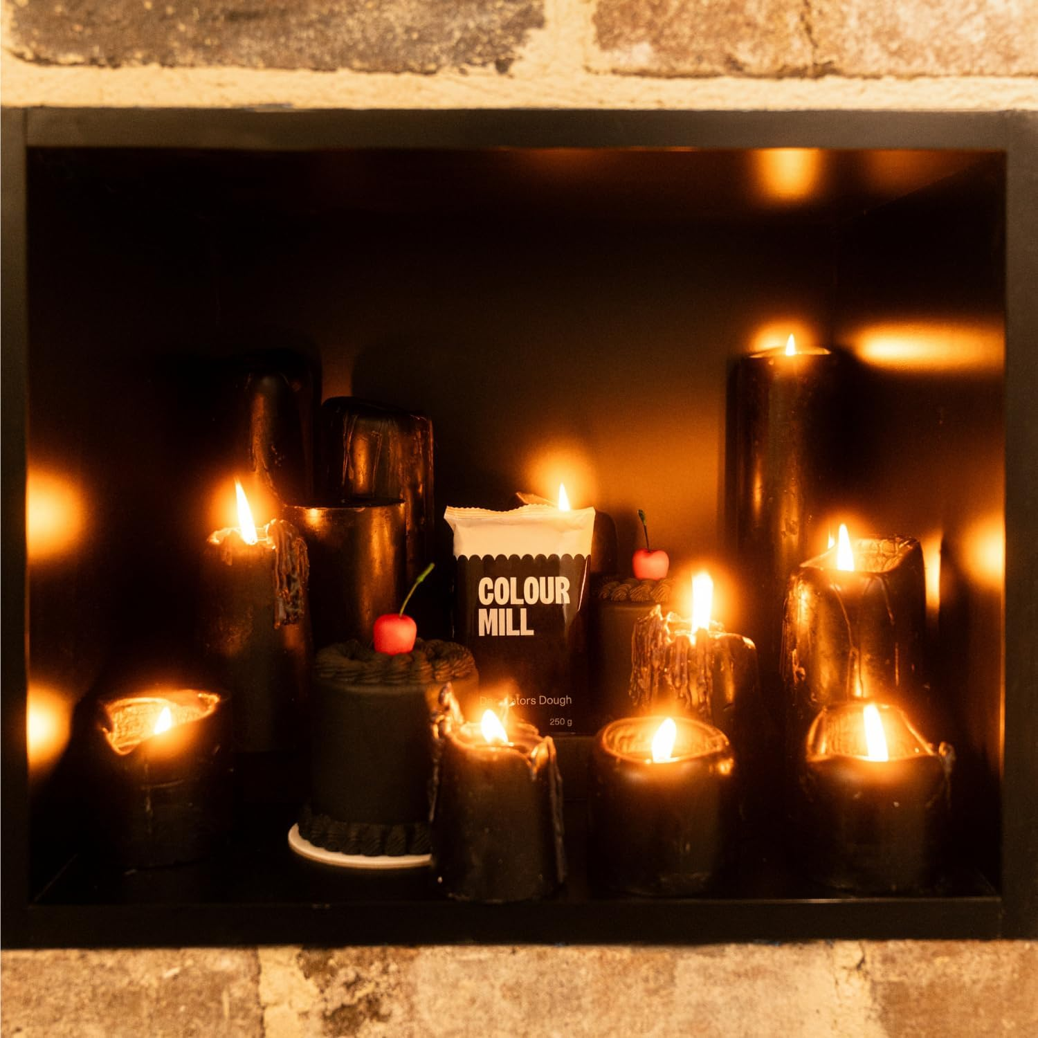 Colour Mill Decorators Dough Premium Ready to Roll Fondant Black 250G image number 6