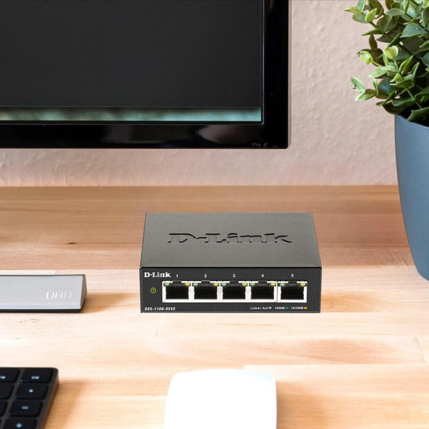 D-Link 5-Port Gigabit Easy Smart Managed Network Switch (DGS-1100-05V2) with 10/100/1000BASE-T Ports, VLAN, Bandwidth Control, Qos Ethernet Switch, High-Speed Network Switches for Home & Office. image number 6