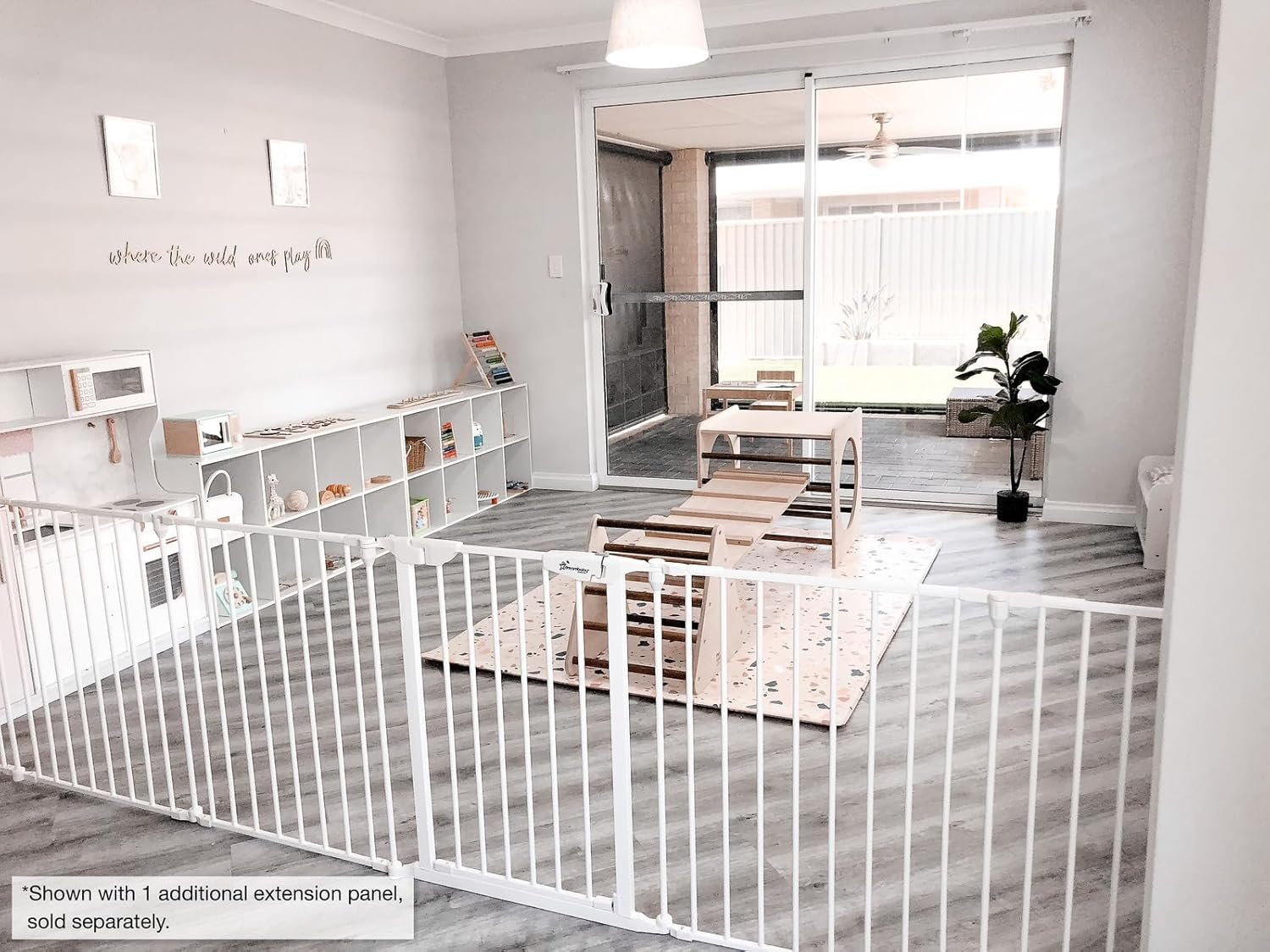 Dreambaby Newport 3-Panel Adapta Child Safety Gate - Fits Opening from 85.5-200Cm Wide. 74Cm Tall - Swings Open from Both Direction - White - Model F2022BB image number 6