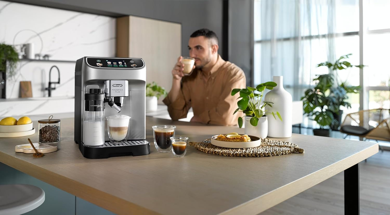 De'Longhi Magnifica plus Fully Automatic Coffee Machine ECAM320.70.SB, Lattecrema Hot Milk System, Full-Touch Color Display, Easy to Clean, 1450W, Silver/Black image number 1
