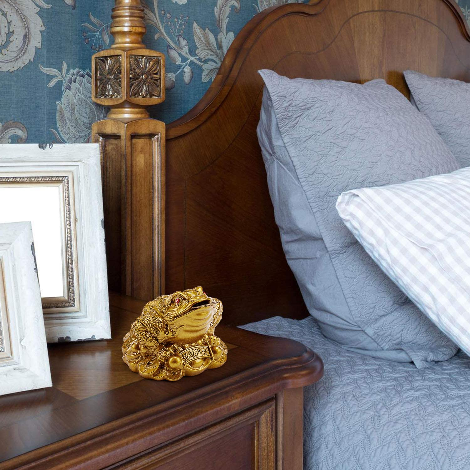 Wschic Feng Shui Money Frog, Lucky Chinese Toad with Coin,Ideal for Office and Home Decoration - Gold image number 3