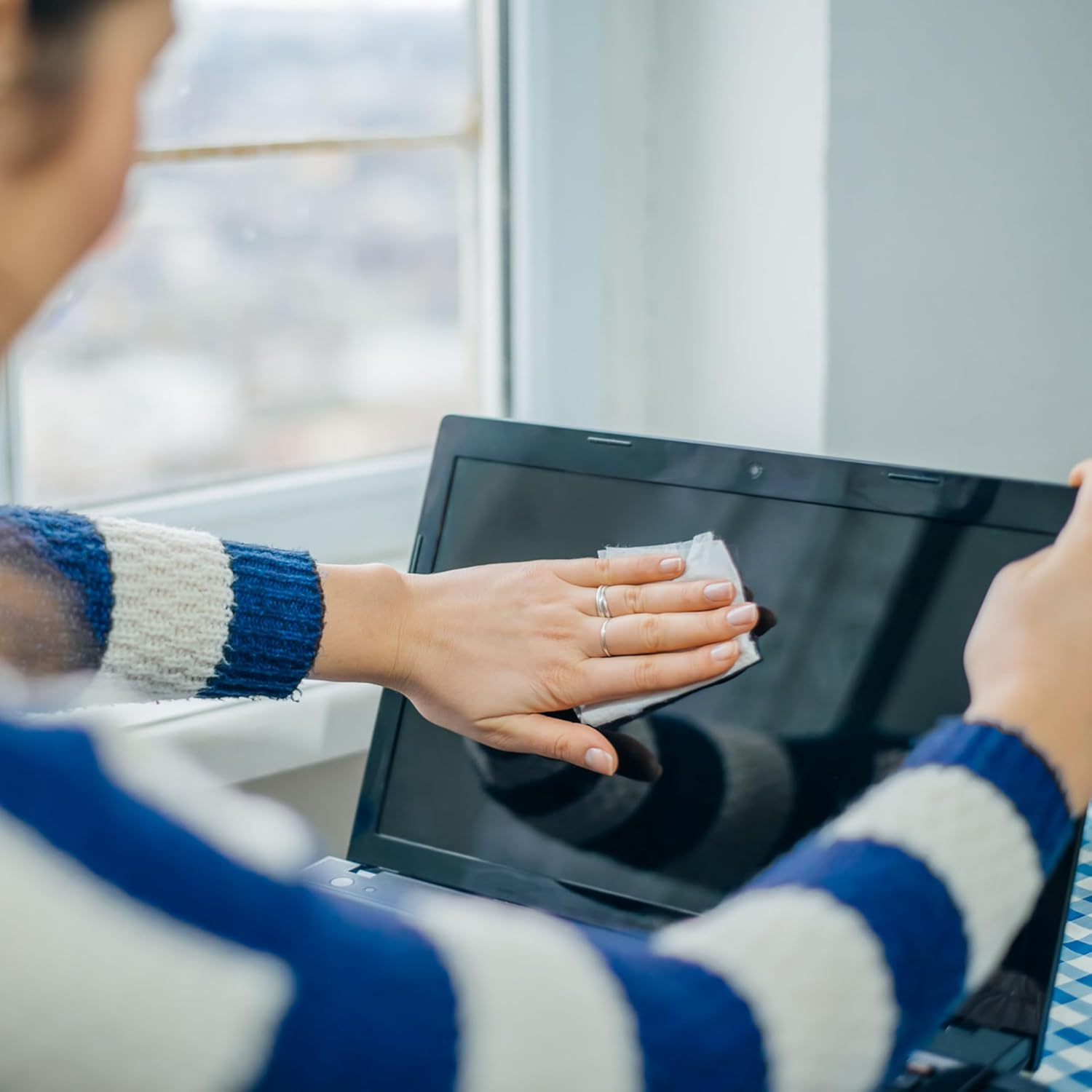 Laser 3 Pack Screen Cleaning Wipes (100 per Pack) &ndash; Anti-Static Alcohol-Free Wipes for TV, Laptop, Smartphone & Tablet Screens &ndash; Streak-Free Electronics Cleaner for Home or Office