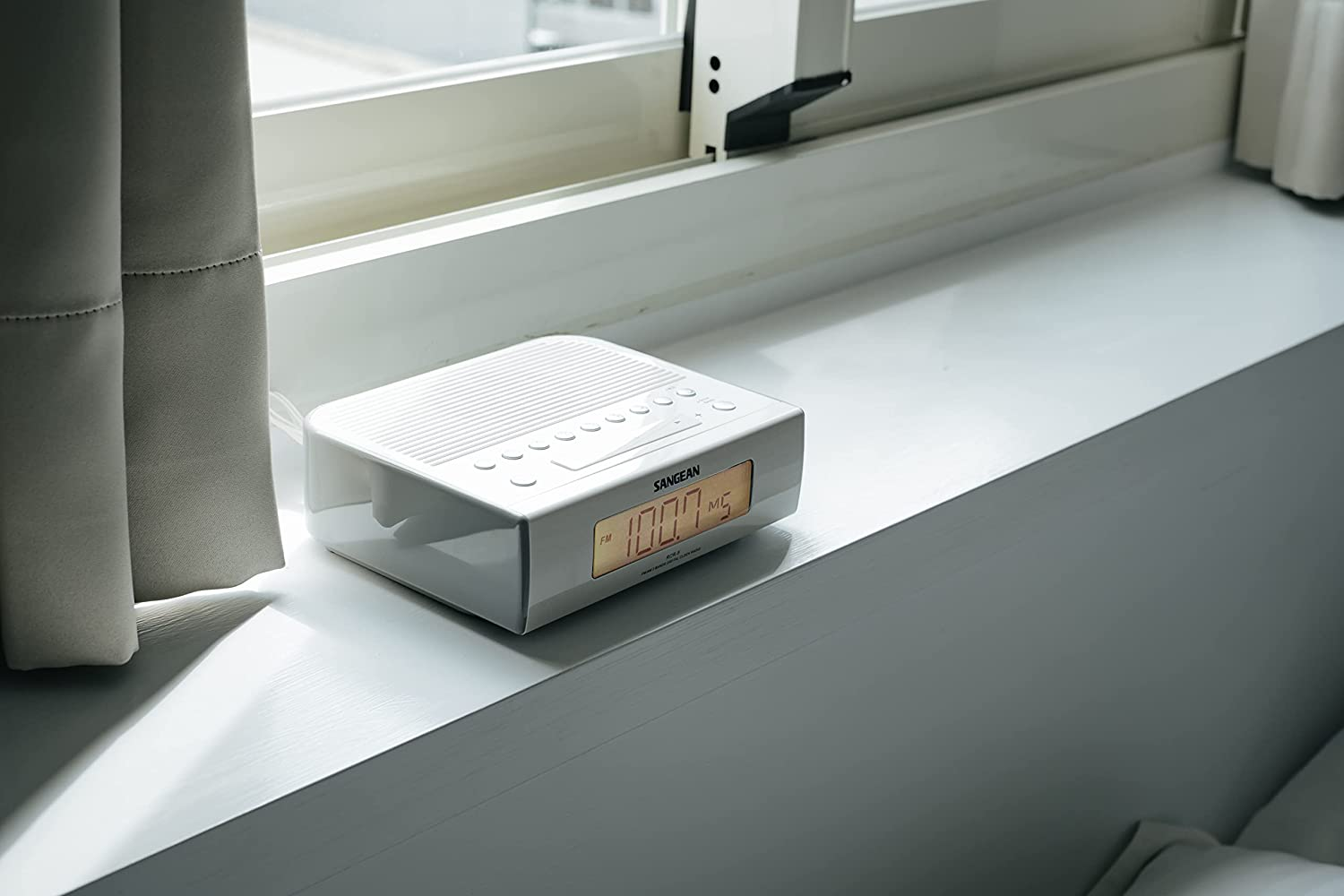 Sangean RCR5 AM/FM Clock Radio, White image number 1