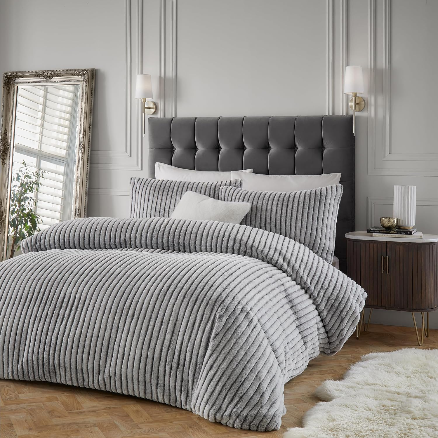 Paoletti Alpine Duvet Cover Set &ndash; Soft Faux Fur Striped Minimalist Bedding Set (Grey - Double)