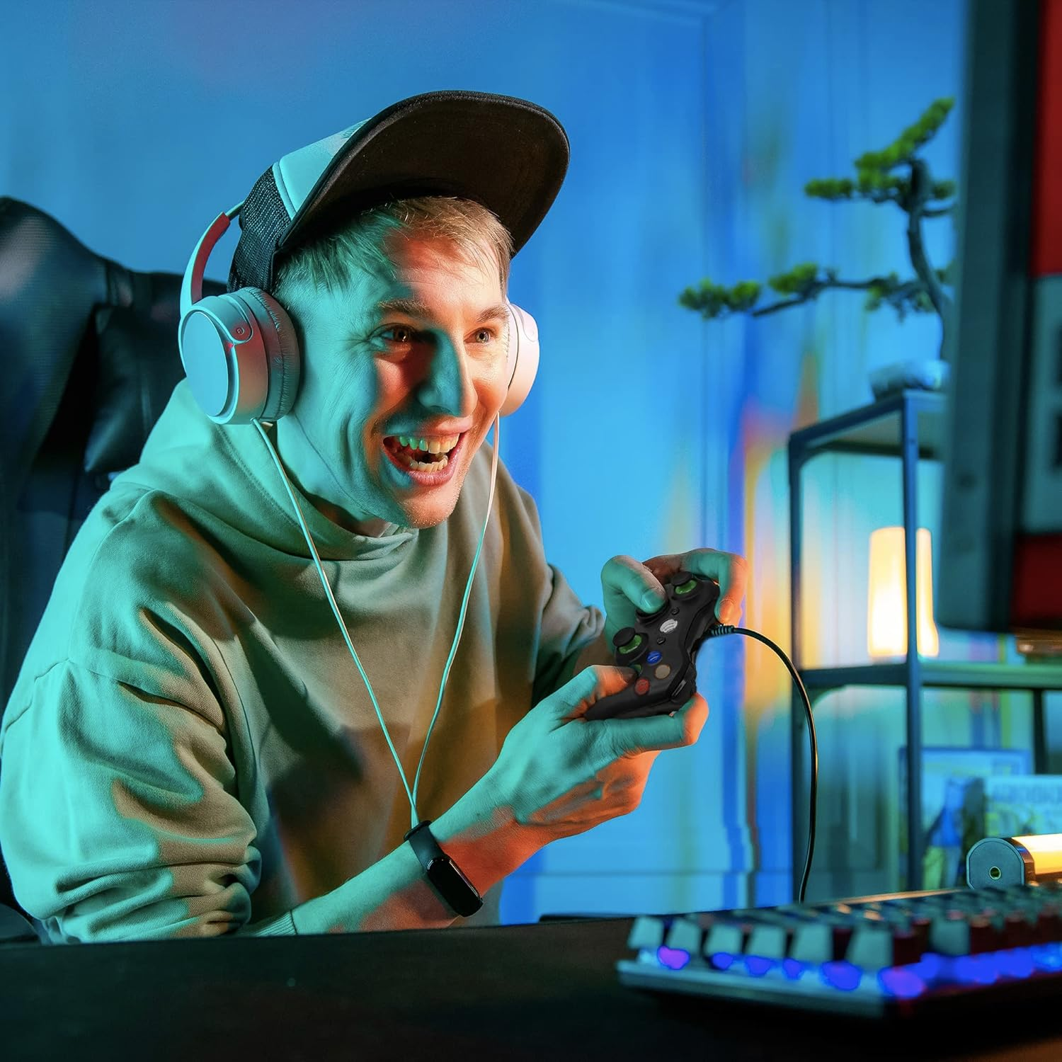 Laser WIRED PC Gaming Controller with Dual Motor Vibration & 2.5M Cable - Plug & Play for Steam, Xbox, PC Games image number 2