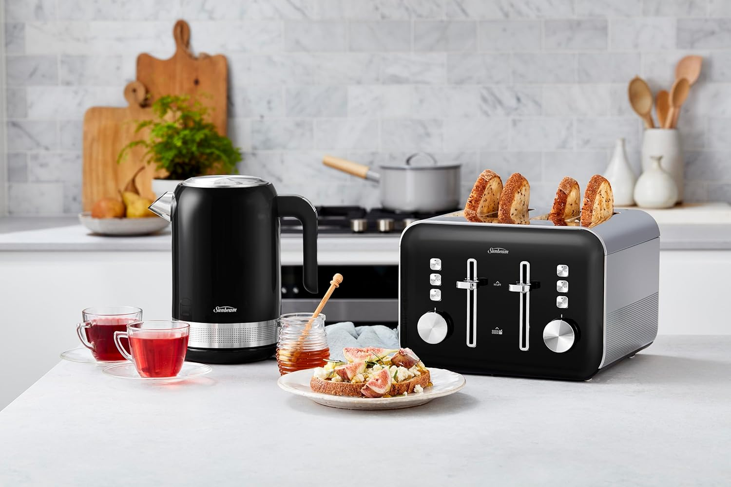 Sunbeam Simply Shine 4-Slice Toaster | High Lift & Quick Check Lever, 9 Browning Settings, Black TAP4004BK image number 1