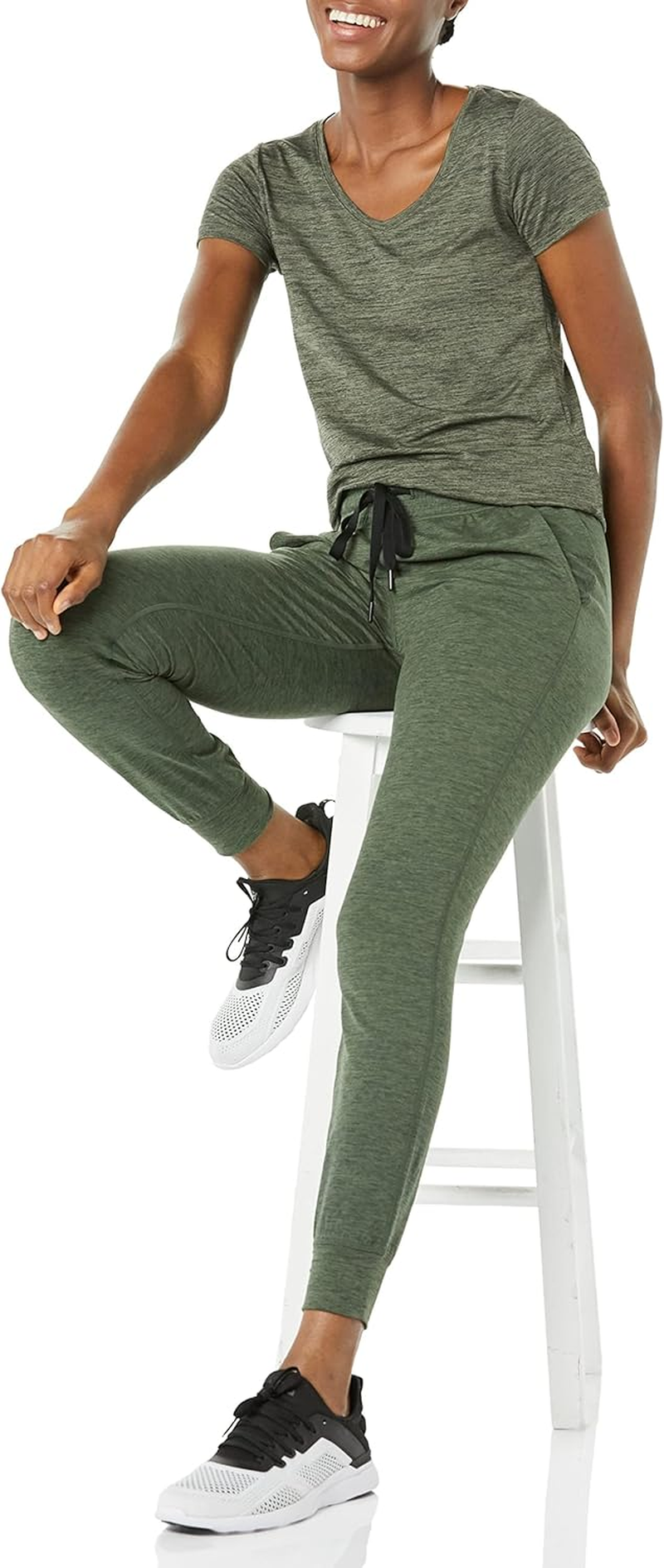 Amazon Essentials Women'S Tech Stretch Short-Sleeve V-Neck T-Shirt (Available in plus Size) image number 4