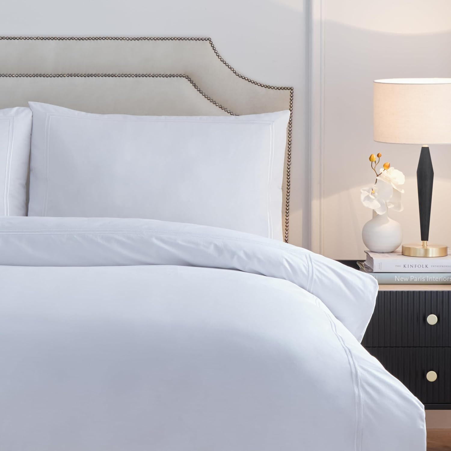 Paoletti Elara Duvet Cover Set &ndash; Luxury 200 Thread Count Cotton Embroidered Border Bedding Set (White - Double)