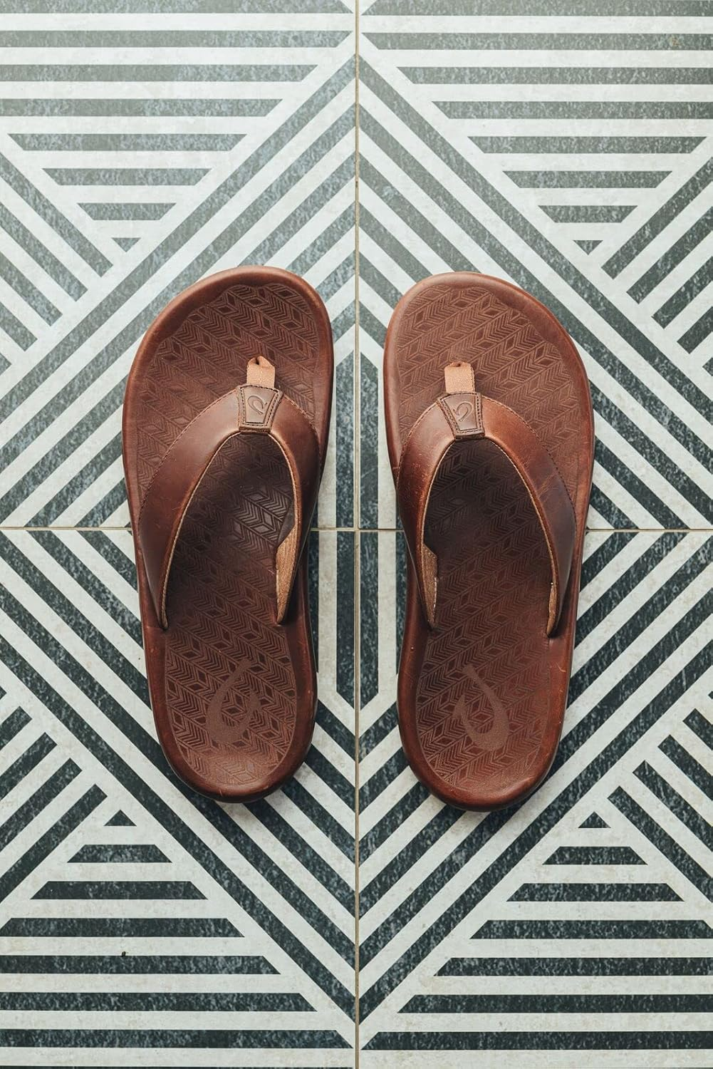 Olukai 'Ilikai Men'S Leather Sandals, Full-Grain Leather Flip-Flop Slides, Anatomical Footbed & Cushioning, Comfort Fit & Wet Grip Rubber image number 7