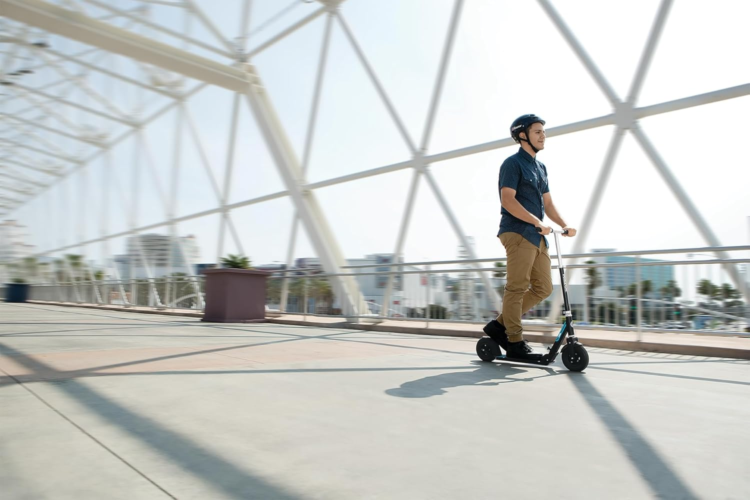 Razor A5 Air Kick Scooter for Kids Ages 8+ - Extra-Long Deck, 8" Pneumatic Rubber Wheels, Foldable, Anti-Rattle Handlebars, for Riders up to 220 Lbs image number 3