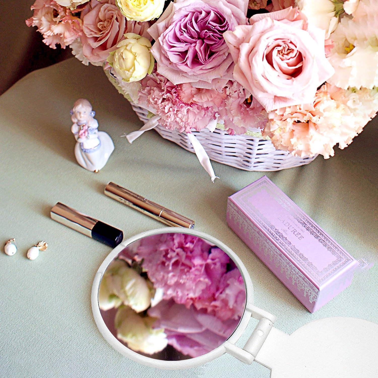 Tenalleys Mini round Folding Mirror Portable Pocket Mirror Makeup Mirror for Purse Travel Makeup Mirror for Women Girls Daily Use (20 Pcs White) image number 2