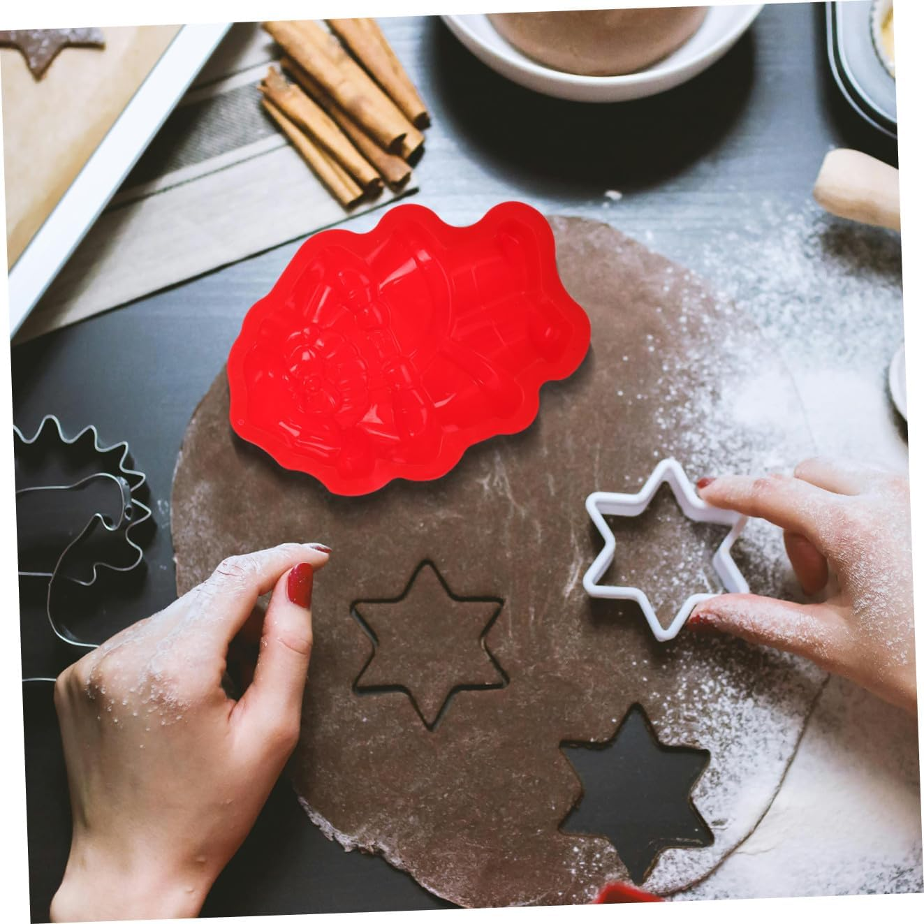 Amosfun Santa Claus Silicone Baking Mold for Christmas Cookies DIY Cake Decorating Tools Fondant Molds for Holiday Desserts Random Color