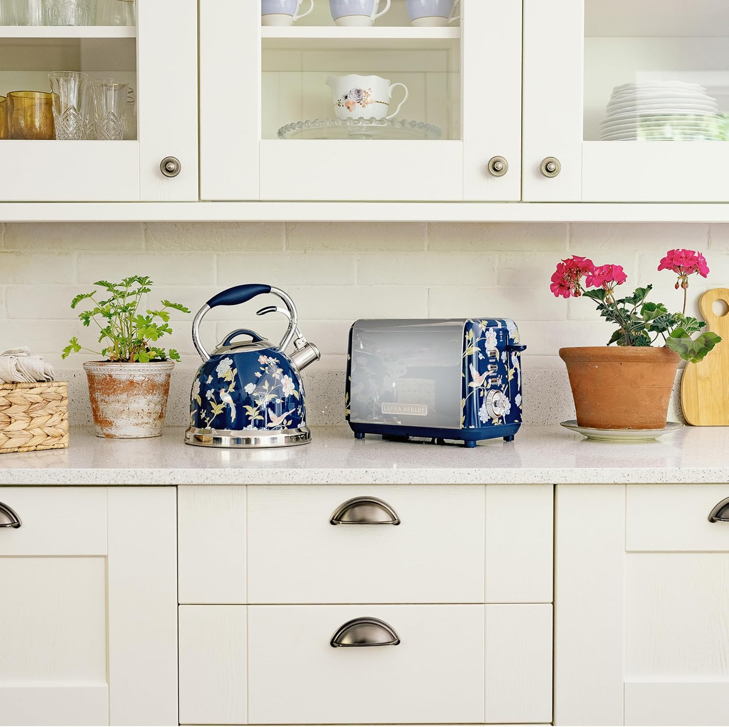 VQ Laura Ashley Elveden Navy 2.5L Stovetop Kettle. Stainless Steel Whistling Stove Top Kettle. Tea Kettle for Gas, Induction Hob & Others. Silicon Coated Cool Handle, Push Button Mechanism Teapot image number 3