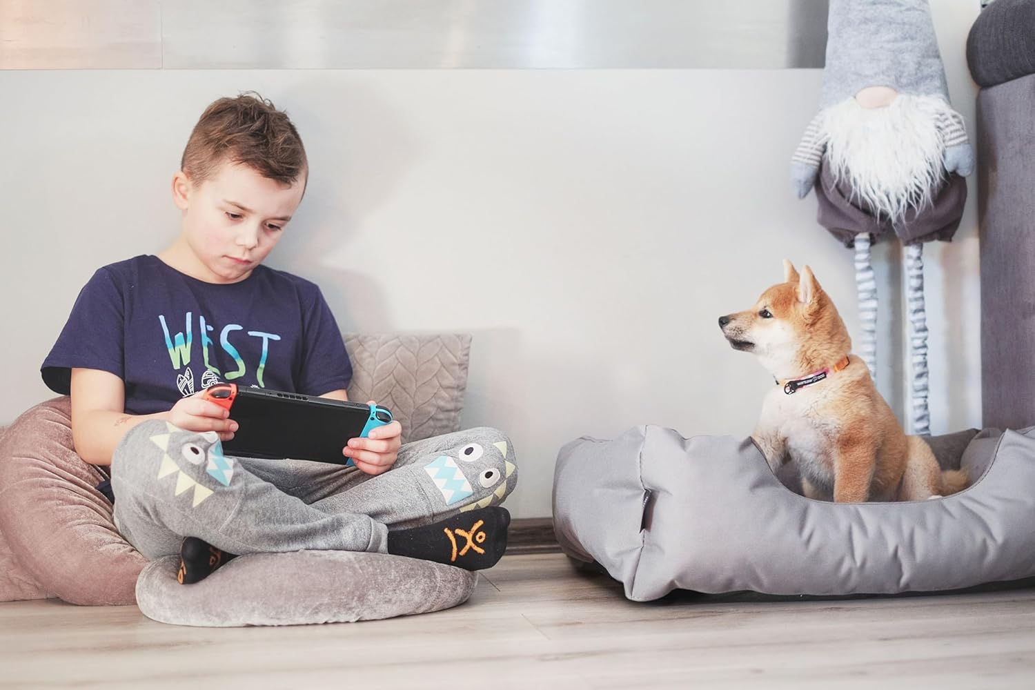 Beddog Lupi Dog Bed with Removable Washable Cover, Dog Basket, Dog Sofa for Medium Large Dogs, L, Black/Grey image number 2