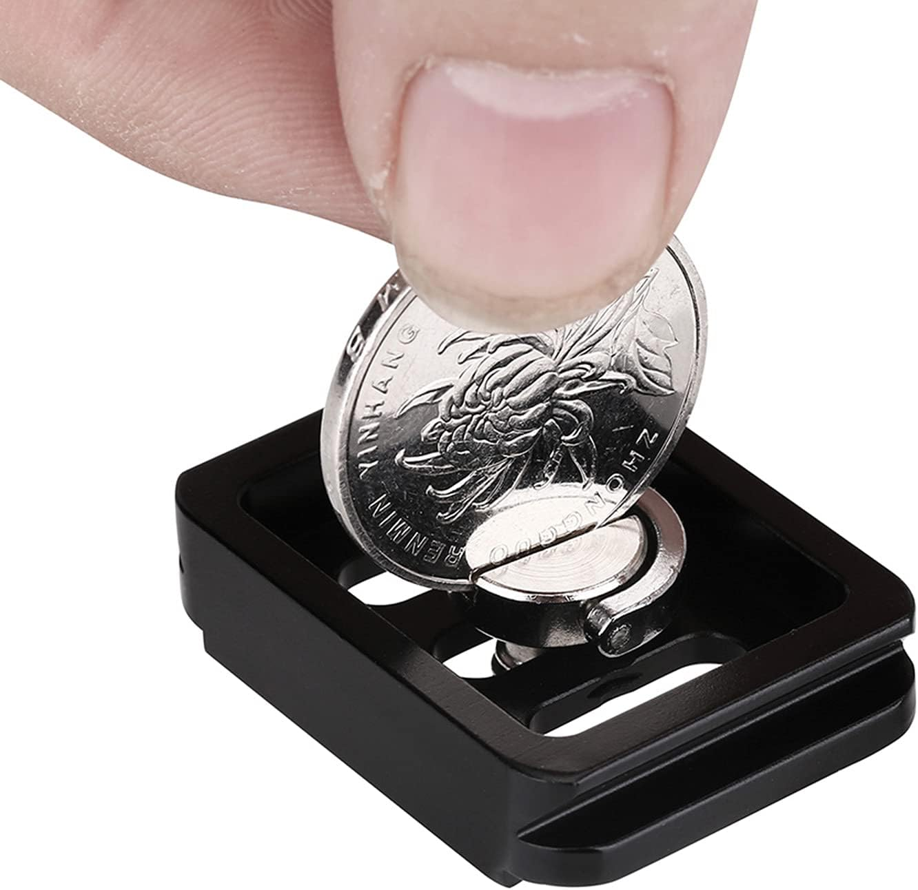 Mini Portable Aluminium Alloy Quick Release Plate for Cameras Suitable for Photography Activities Compact and Versatile Mounting Accessory image number 4