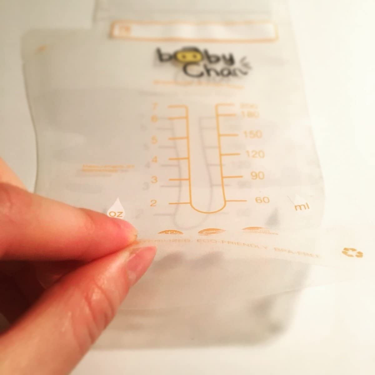 Baby Chan Breast Milk Storage Bags,100Pk 200 Ml (Convenient Pour Spout, Pre-Sterilised and BPA Free)