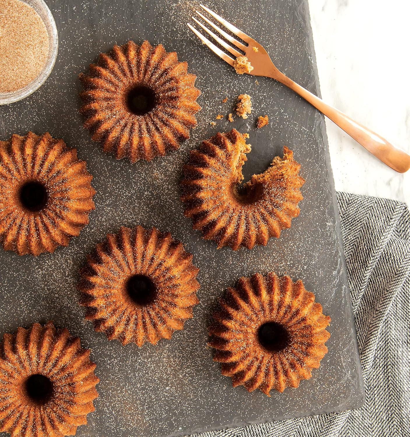 Nordic Ware USA Brilliance Cast Aluminium Bundtlette Pan, Gold, 38 X 23 X 4.5 Cm image number 6