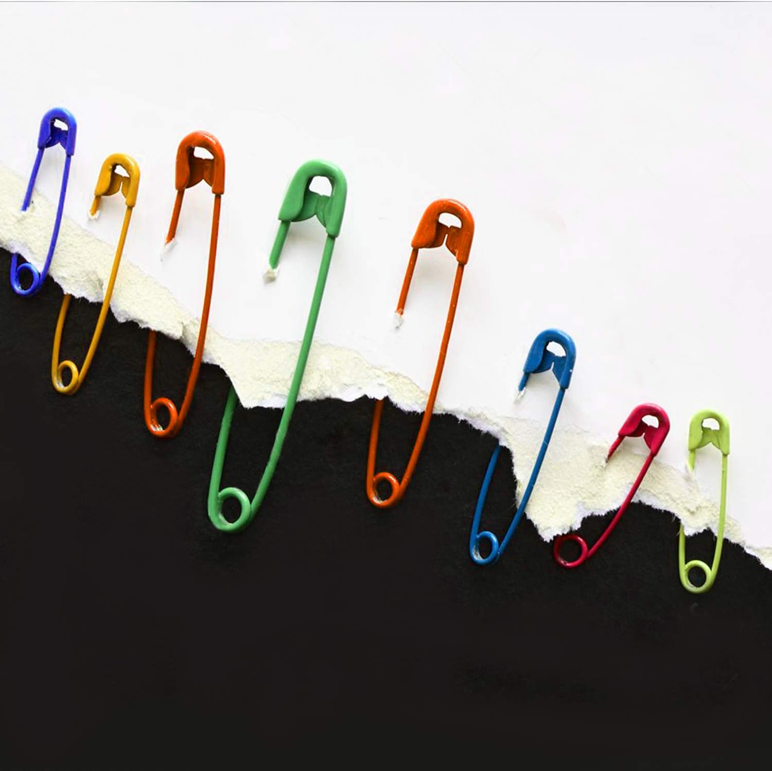 200Pcs -Safety Pins Colored, 1.26Inch32Mm Small Safety Pin Kit Colorful Assortment Bulk for Quilting Clothes Baby Diaper Decorative (Multi) image number 2